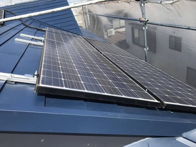 太陽光のある屋根のカバー工事