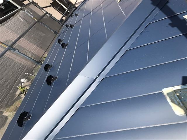 太陽光のある屋根のカバー工事