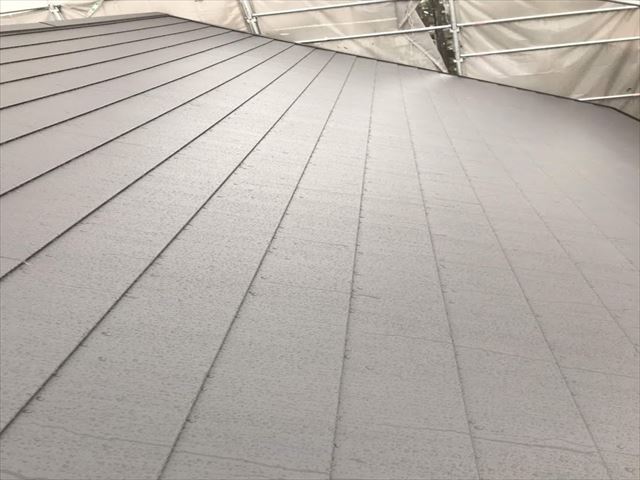 瓦が半分落ちた屋根