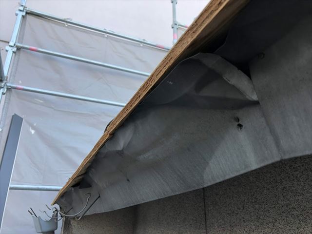 瓦が半分落ちた施工前