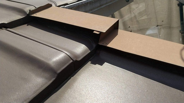 平板瓦のケラバ部に設置している板金役物