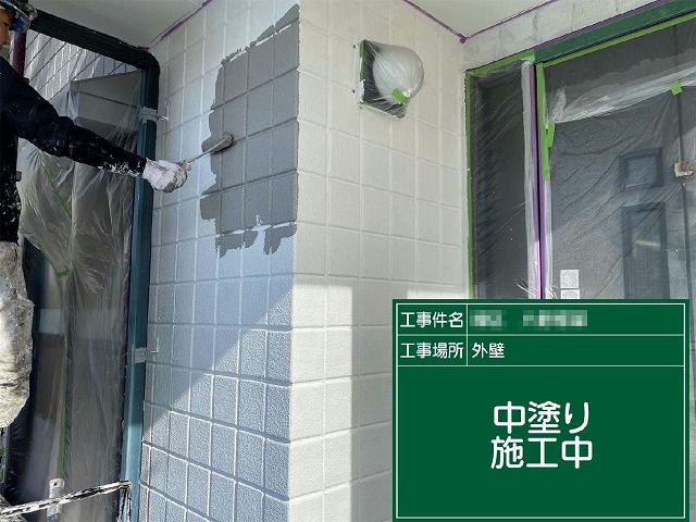 外壁の中塗り施工