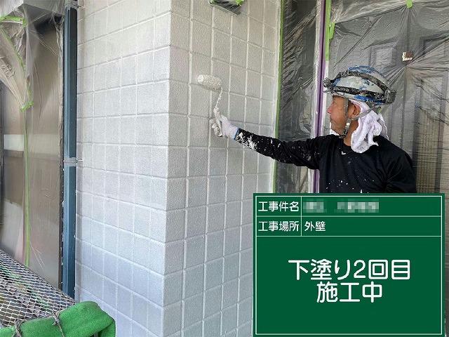 外壁の下塗り2回目