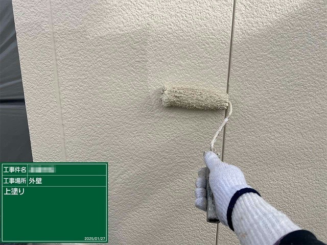 外壁の上塗りの様子