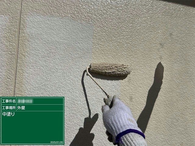 外壁の中塗りの様子