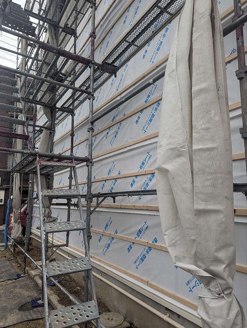 名古屋市緑区　外壁メンテナンスの透湿防水シートと胴縁の取り付け状況