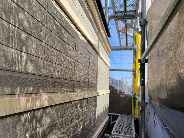 ベランダ外壁カバー工事の通気層確保するための胴縁取り付け