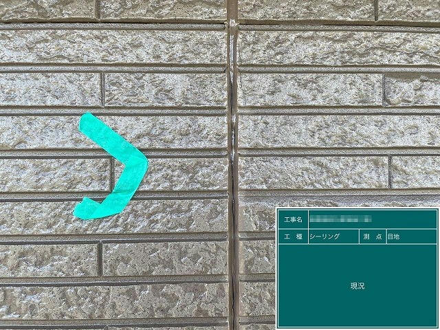 コーキング打ち替え補修前の既存コーキングが破断している状況