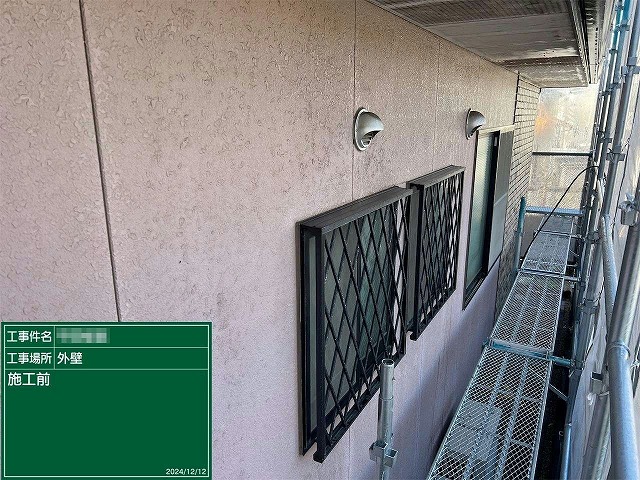 住宅外壁塗装工事の窯業系サイディングへの塗装工程前の状況