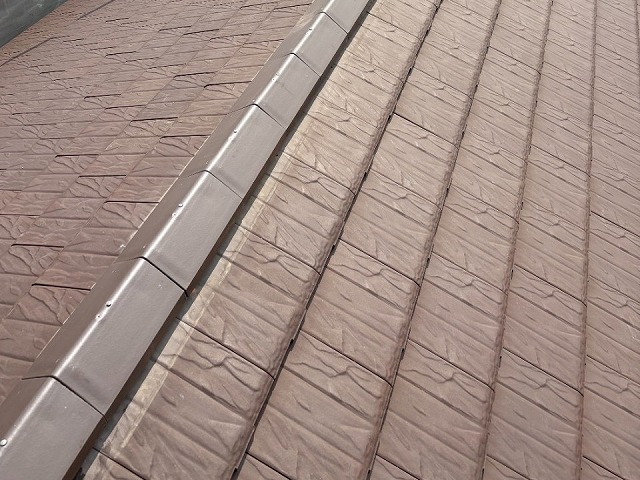 日進市　棟役物取り替え工事の三角冠瓦の設置が完了