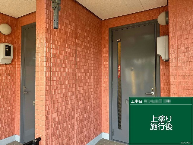 アパート外壁塗装工事の玄関まわり完成後状況