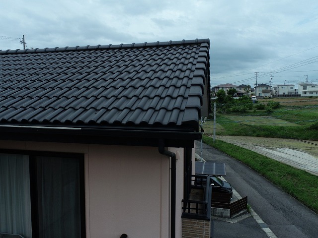 袖瓦取り外し工事を行う住宅の現場調査時の様子