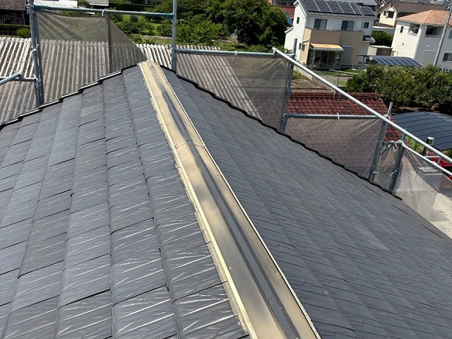 板金役物と瓦役物との取り替え改修工事で棟板金取り外し工程