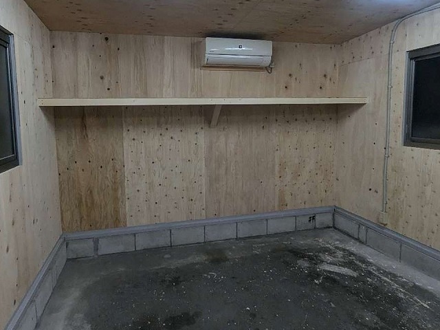 ガレージ断熱工事の棚取り付け完了状況