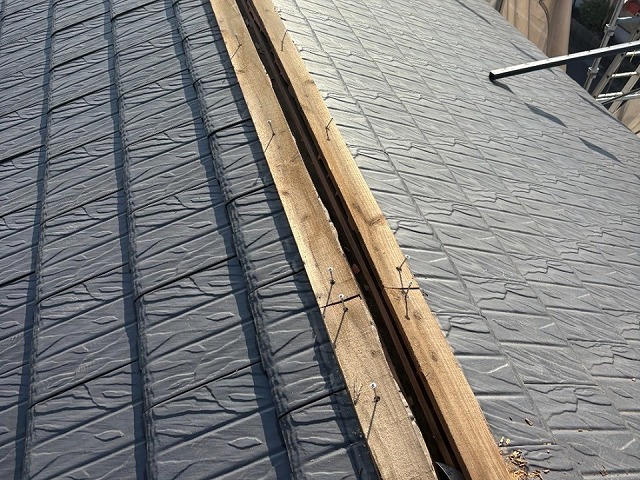 取り直し工事の棟板金取り外し後の貫板劣化状況