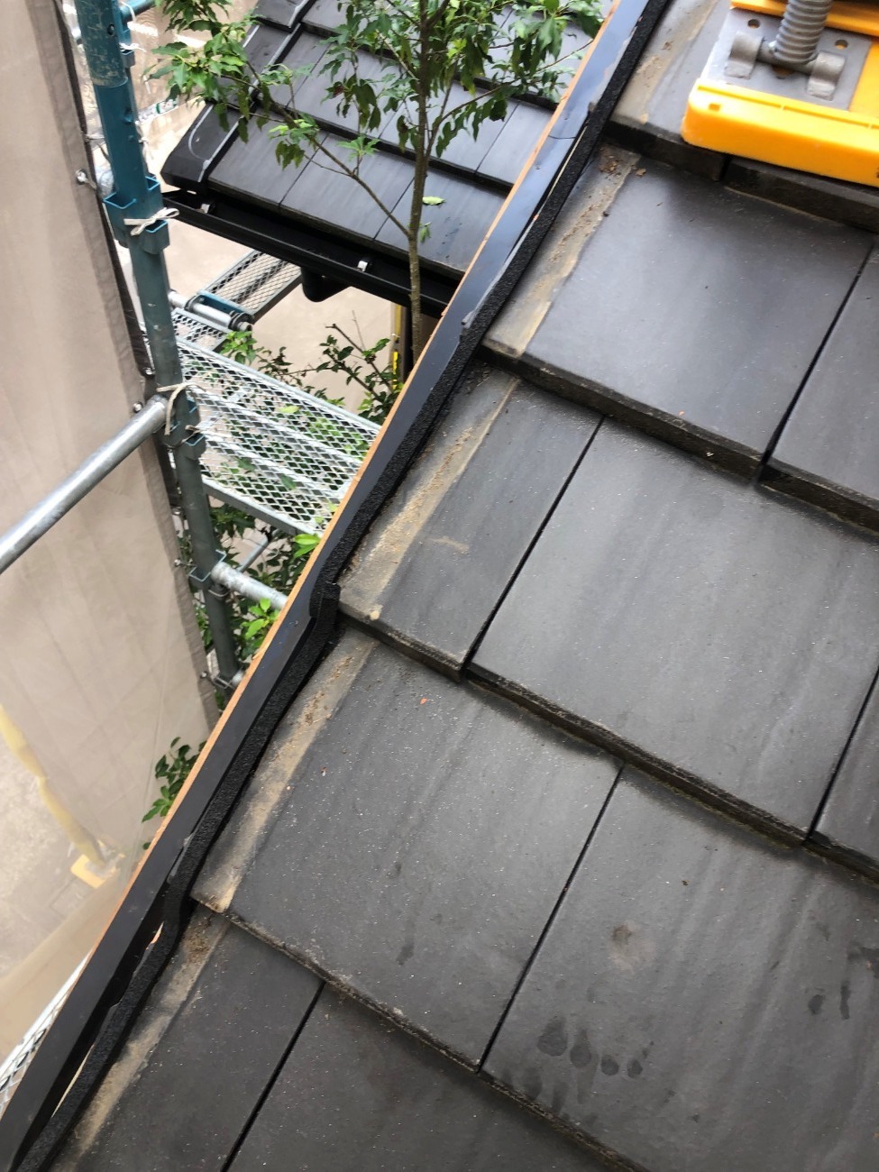 ケラバを剥がした屋根