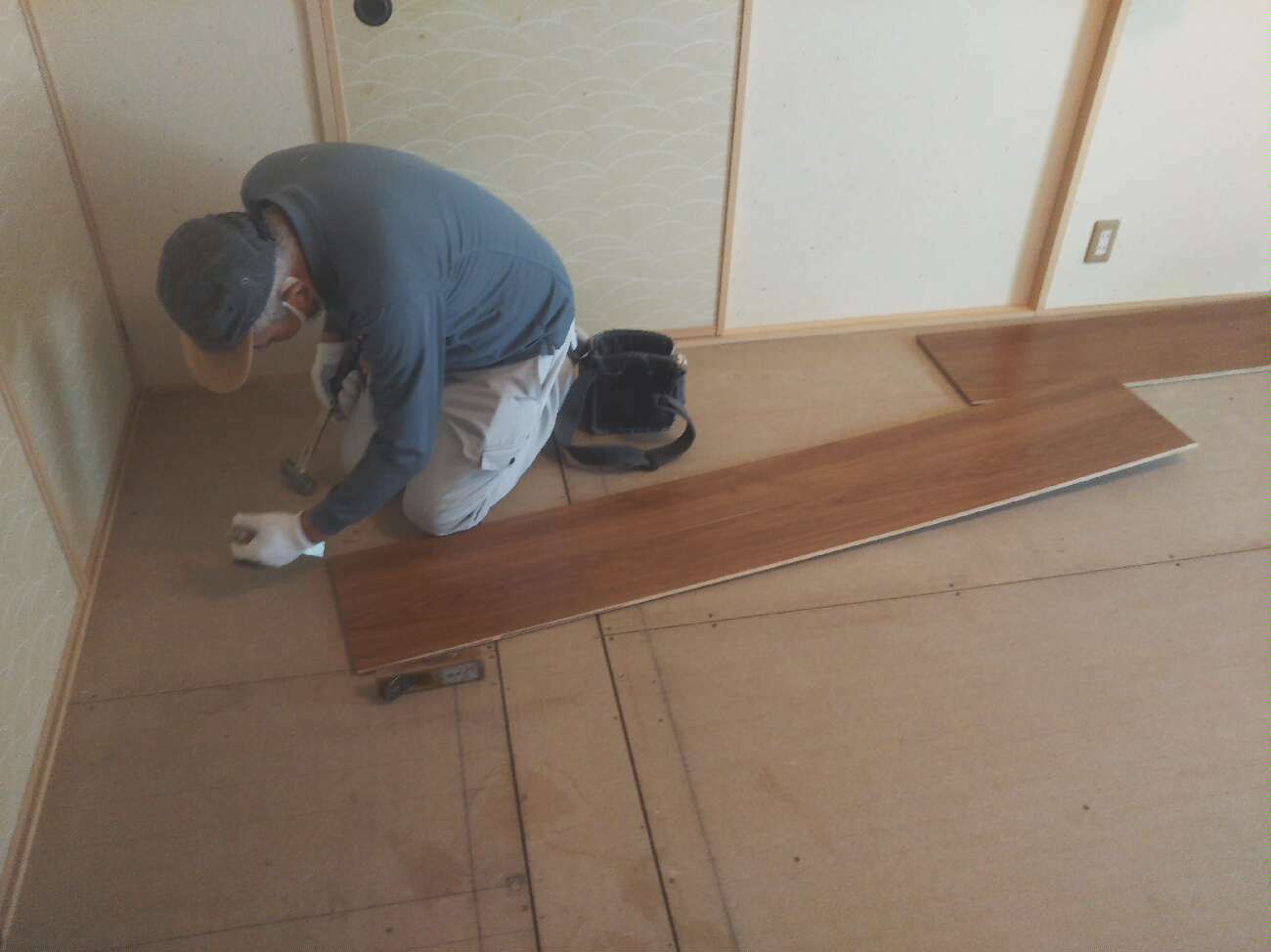 フローリング材を施工