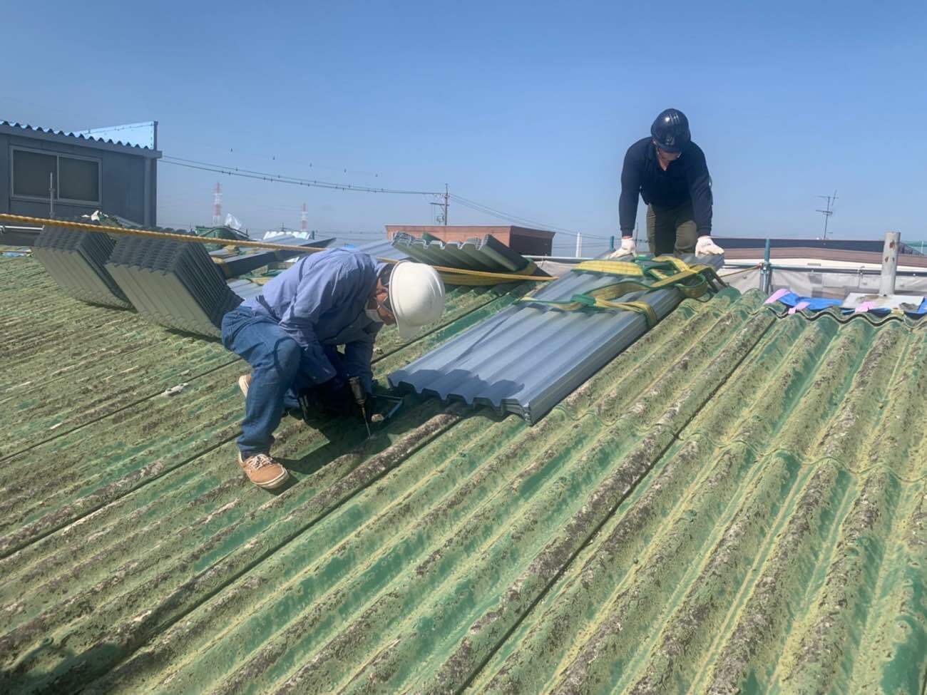 ガルバリウム鋼板屋根の搬入