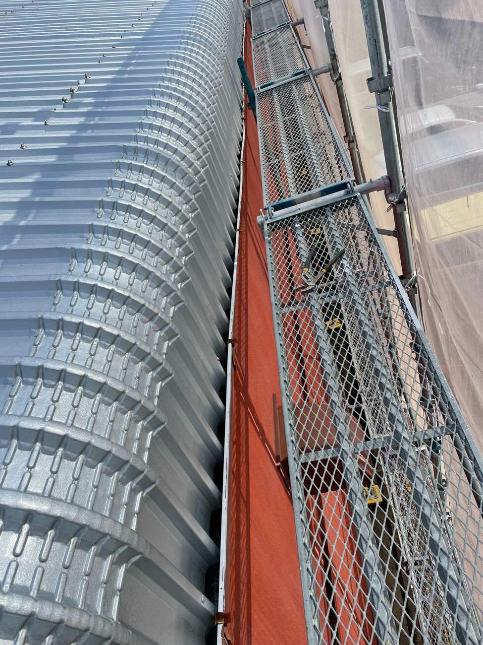 曲げ加工したガルバリウム鋼板屋根材