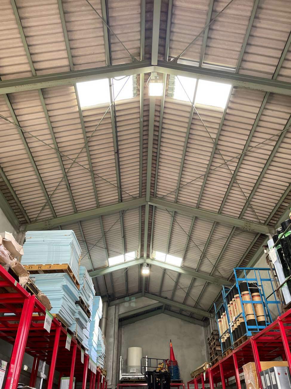 明るくなった倉庫内