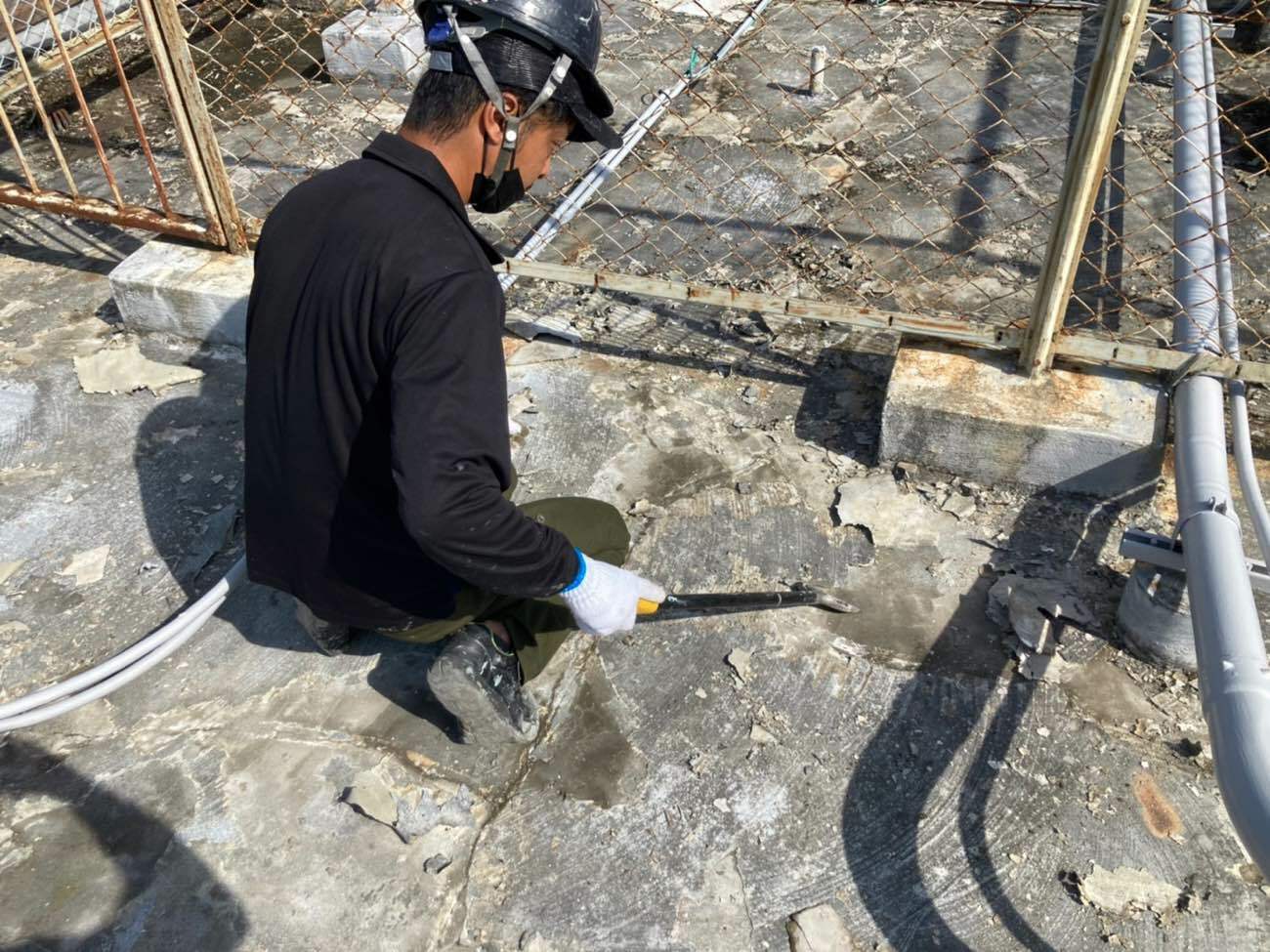 ウレタン塗膜防水の除去作業
