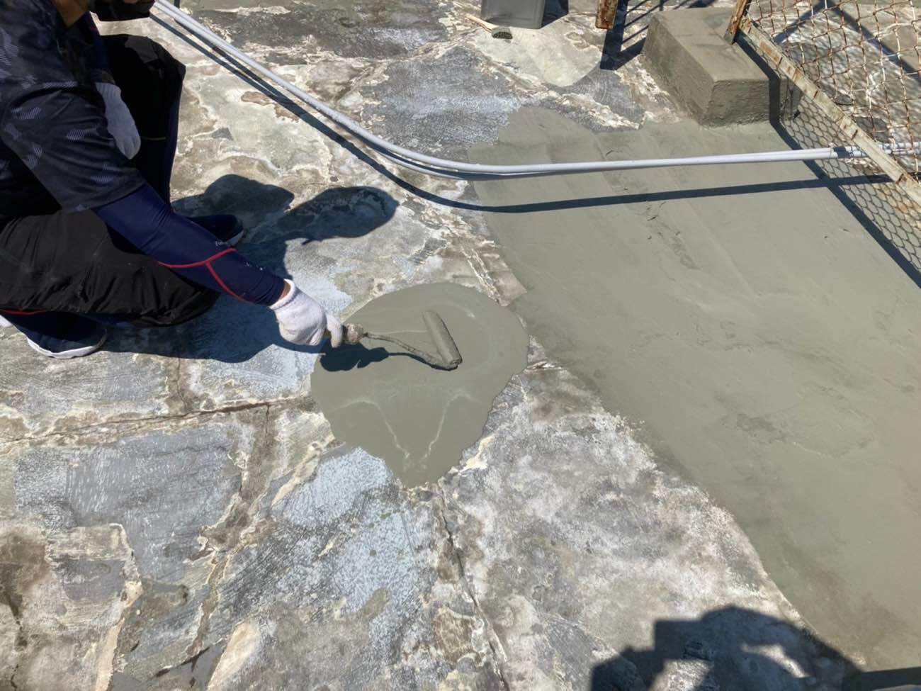 ポリマーセメント防水工事の下塗り