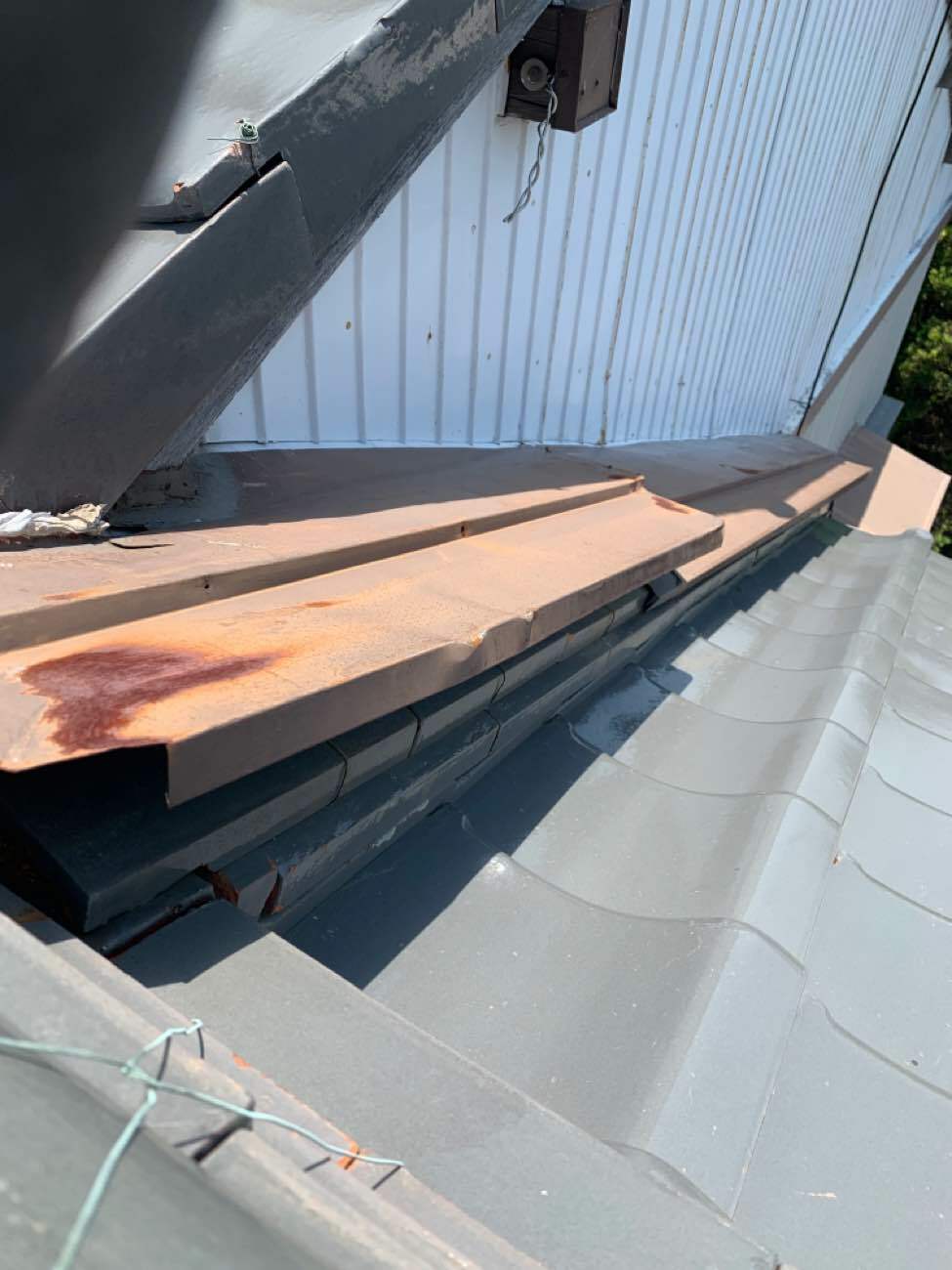 サビが7発生した雨押え板金