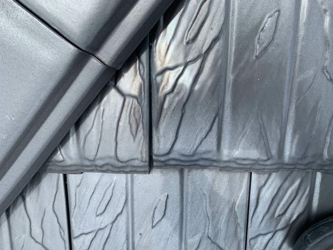 ズレが生じた平板瓦