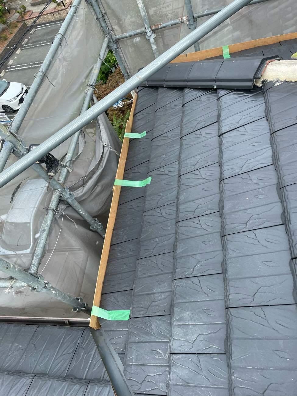 軒先に合板を設置