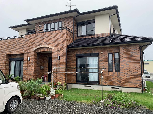 外壁の乾式タイル仕上げの劣化を確認した現場調査