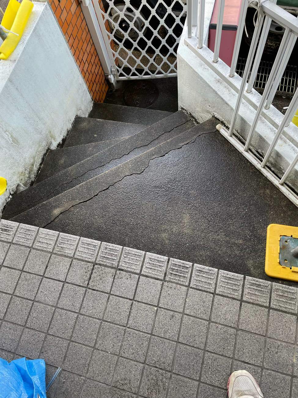 瓦降ろしの作業後の清掃