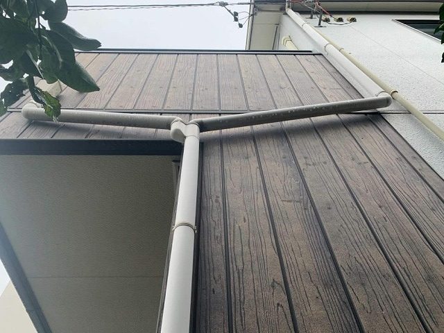 木目調サイディングが色あせしている状況