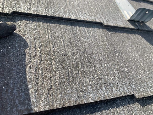 カラーベストに色あせや塗膜剝がれなどの劣化症状