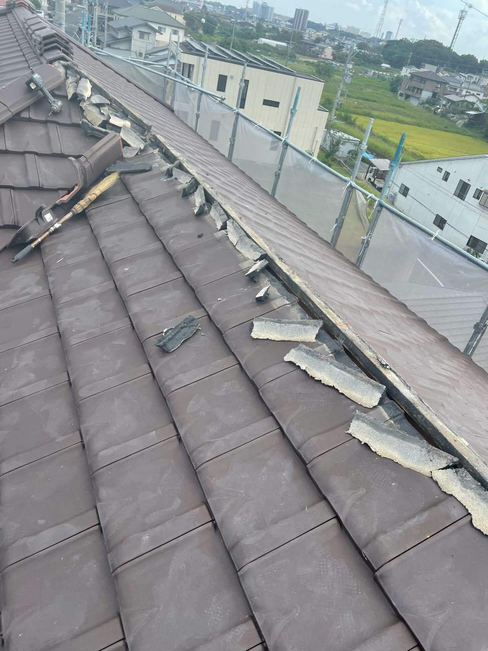 垂木とモルタルの撤去