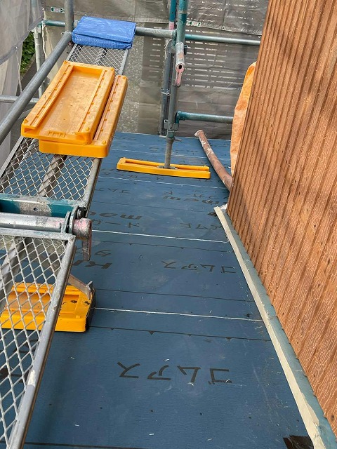 ケイミューの改質アスファルトルーフィングのタフガード施工