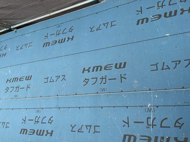 劣化した瓦棒葺き屋根の葺き替え工事で下地が完成