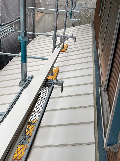 雨漏りしていた下屋根の葺き替え工事