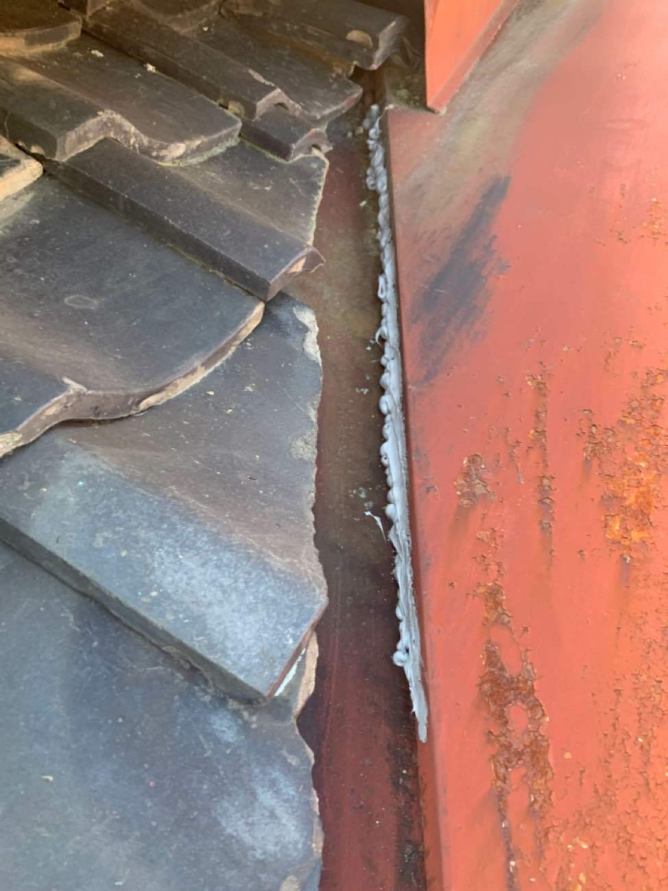 コーキング補修の跡