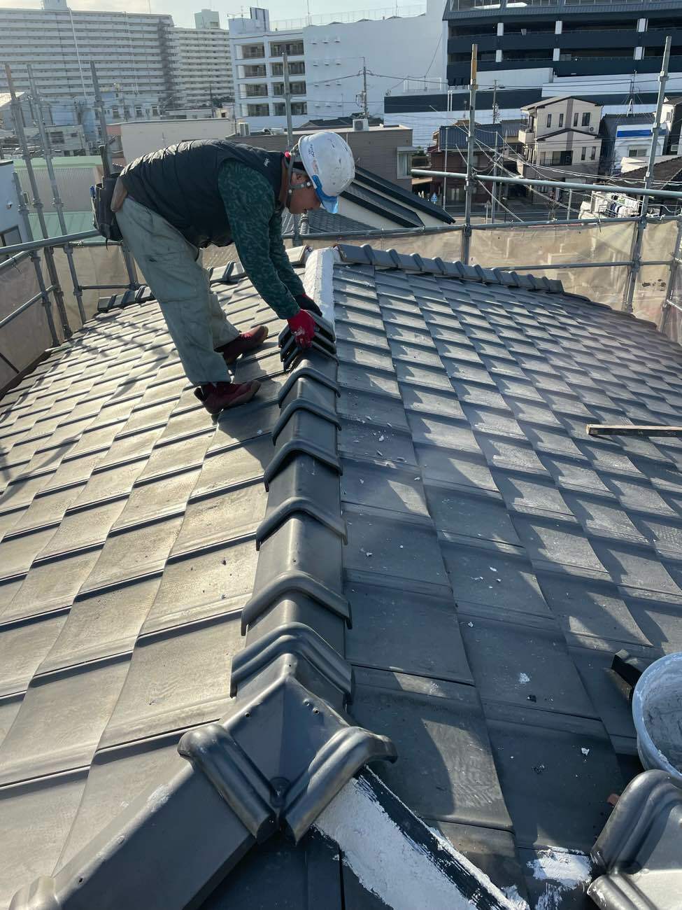 元に戻す三角棟瓦