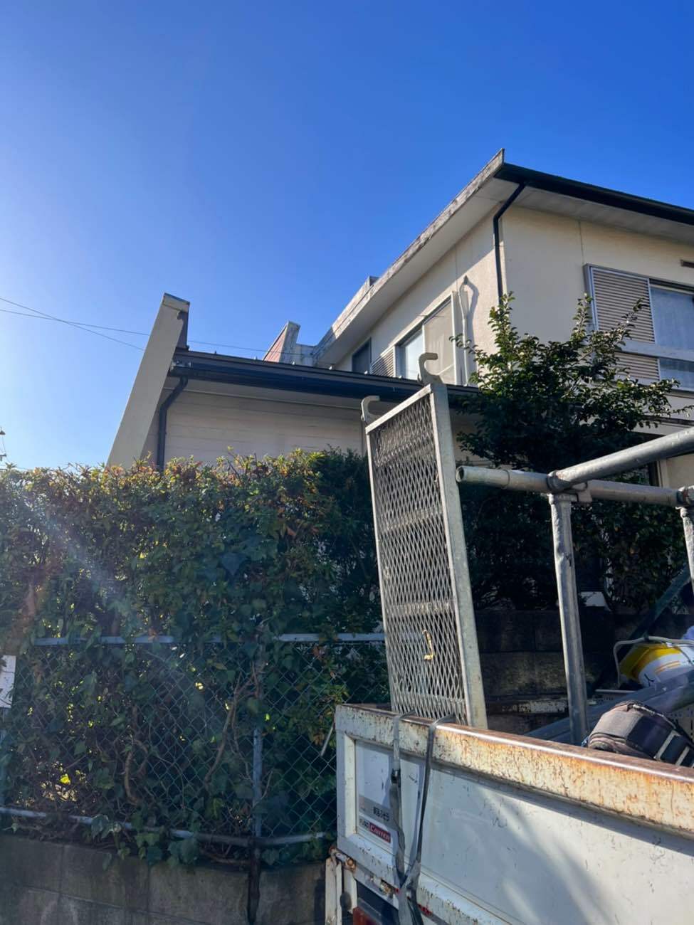 カバー工法によるガルバリウム鋼板屋根の施工