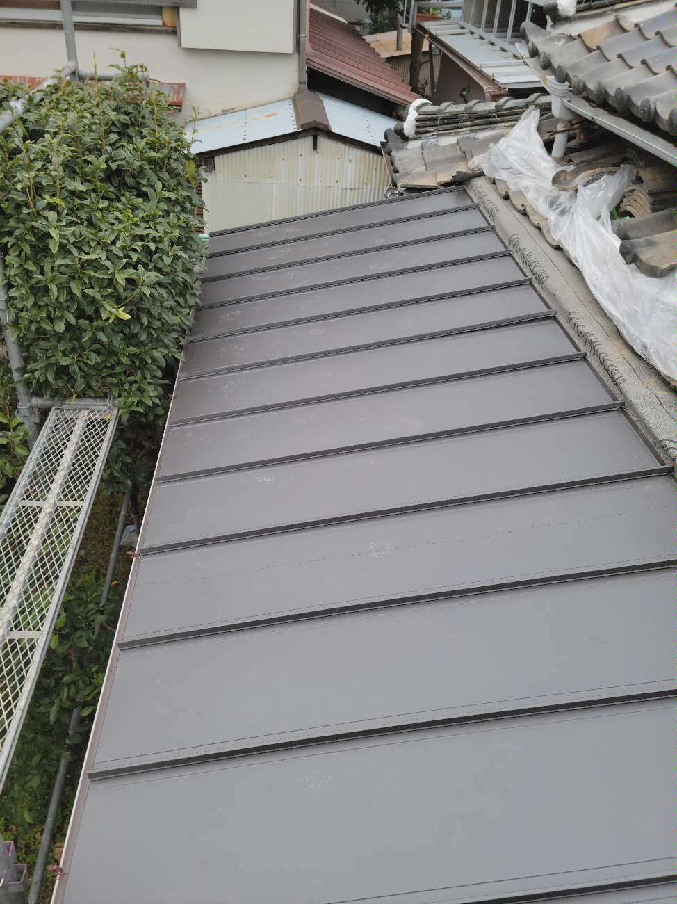 ガルバリウム鋼板屋根を立平葺き