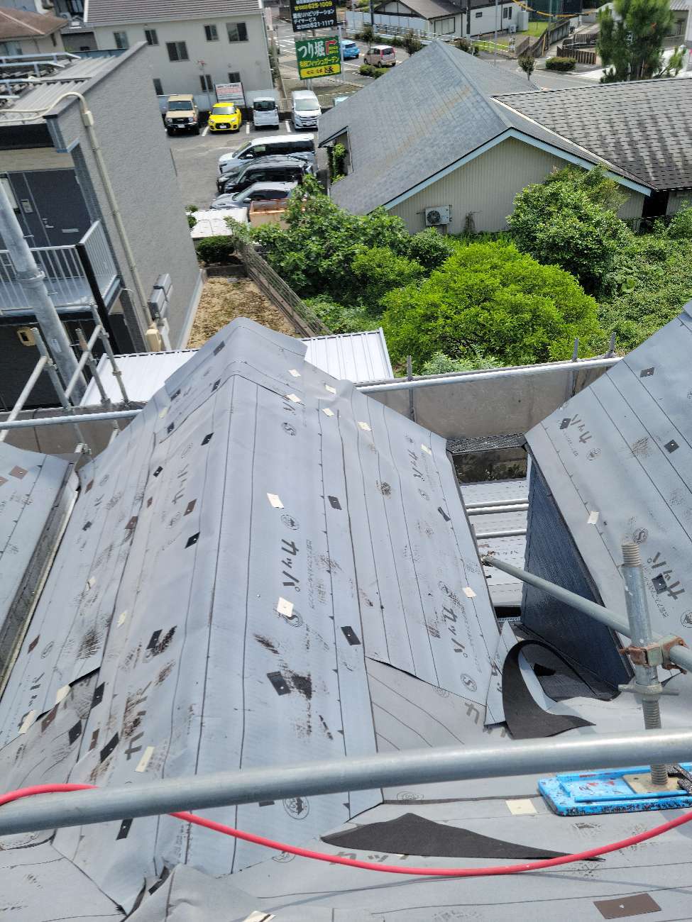 防水シート張り