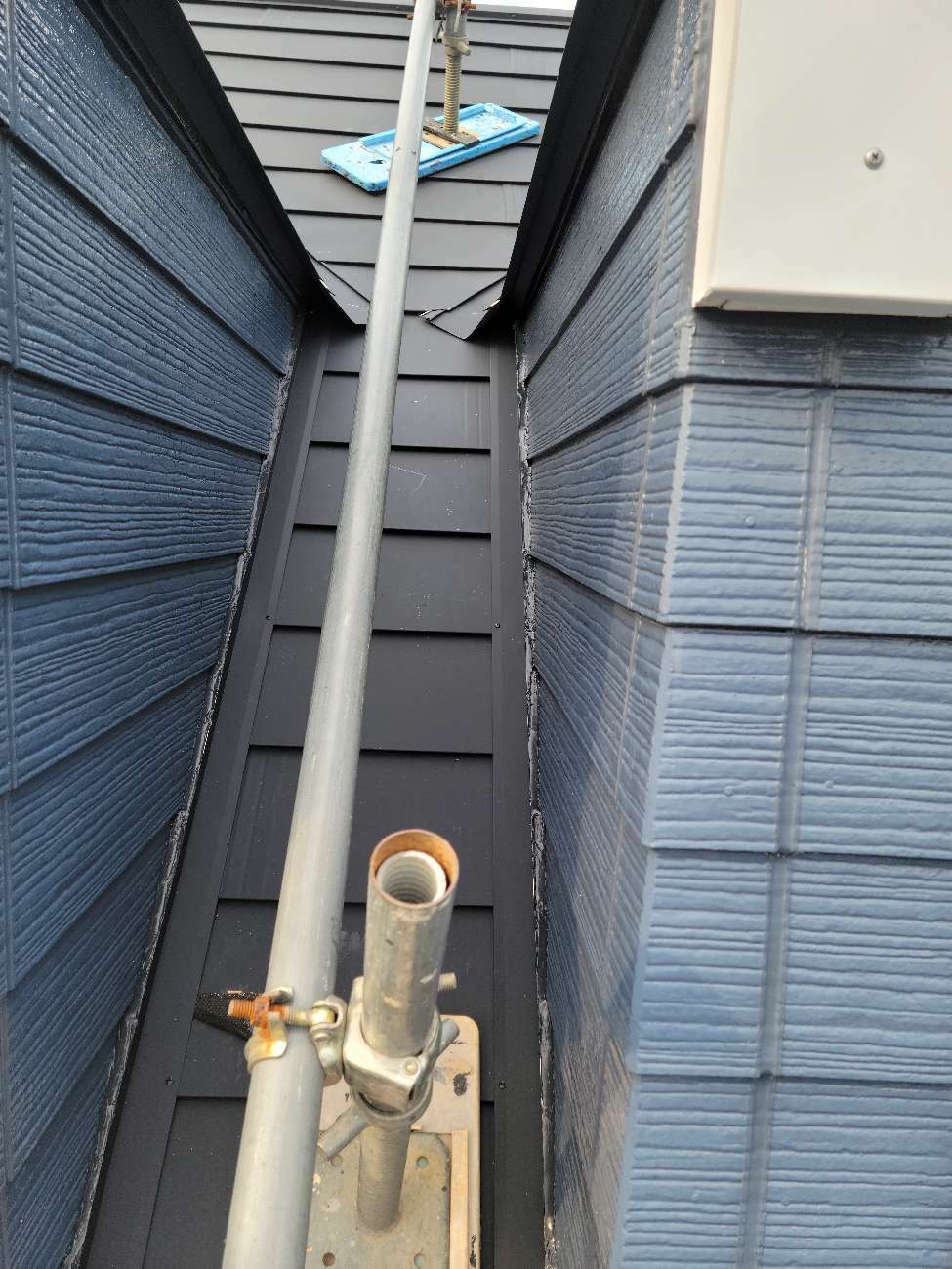 ドーマーのすき間の重ね葺き