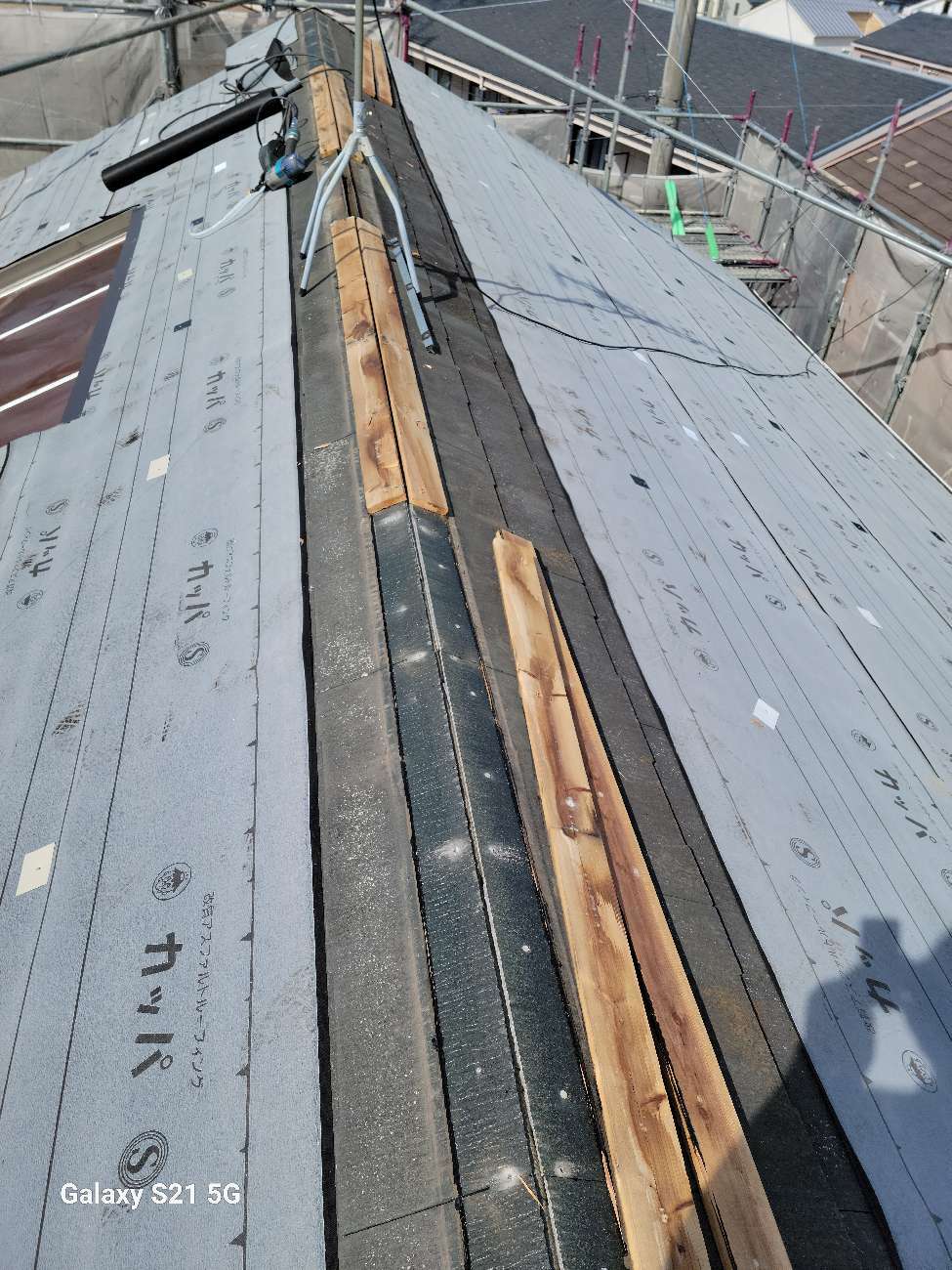 棟板金と下地の貫板を撤去