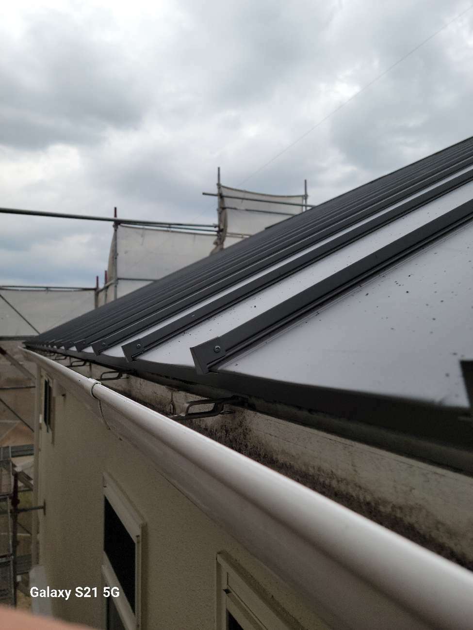 金属屋根本体の施工