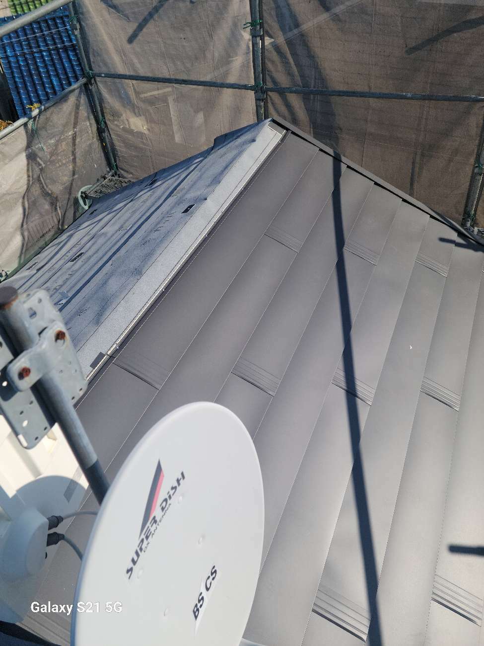 ガルバリウム鋼板屋根の張り施工