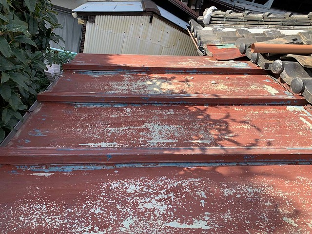 定期点検時に雨漏りしていた瓦棒葺きトタン屋根