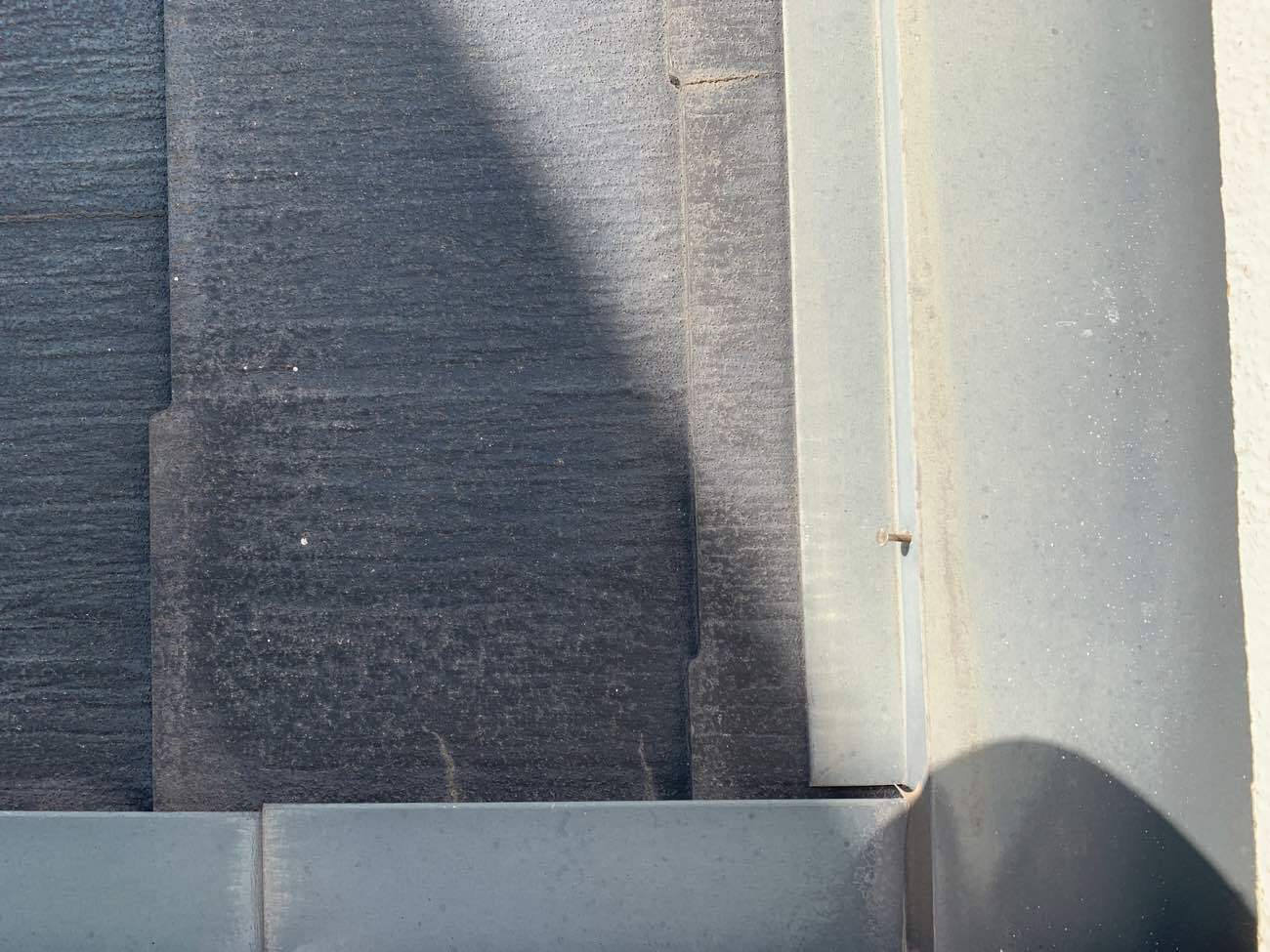 棟板金の釘の浮き