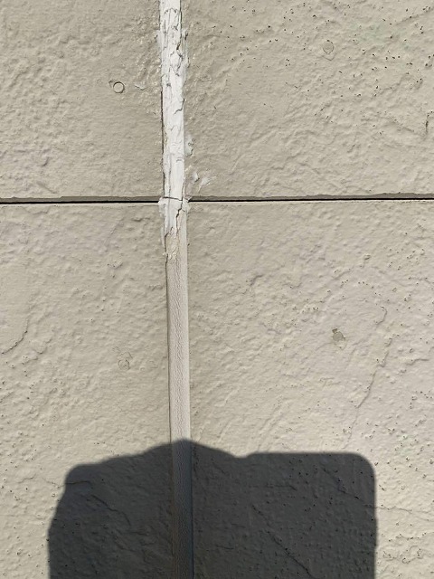 サイディング浮きを解消して補修材を充填