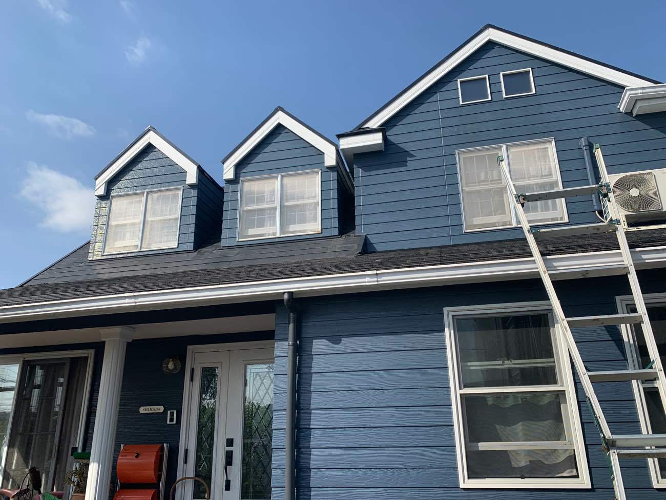 ドーマーが連続した屋根